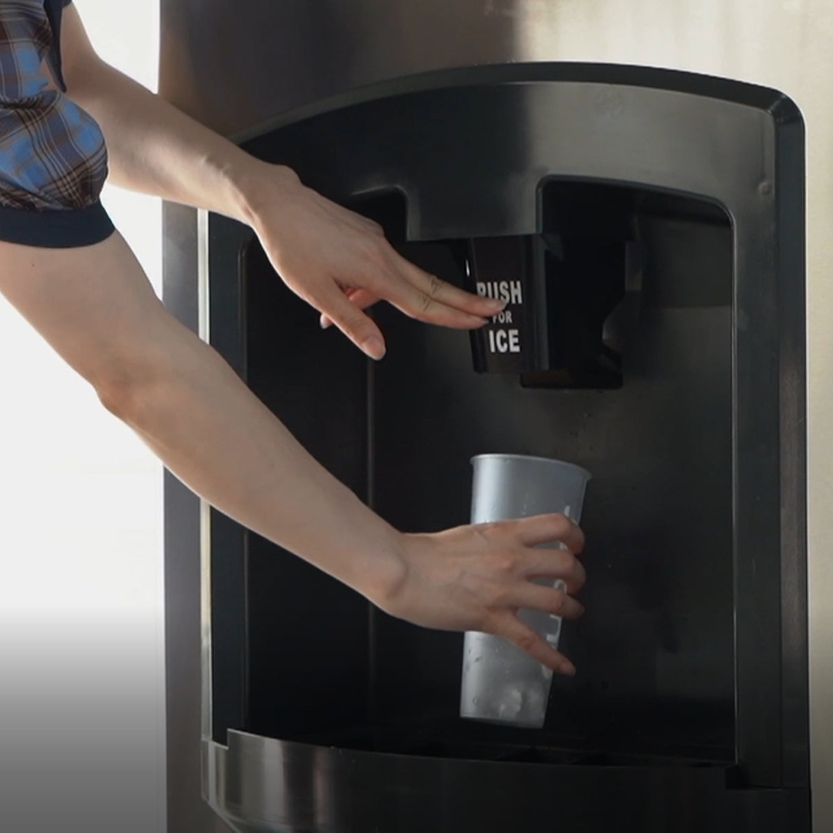 ICE DISPENSER 60KG