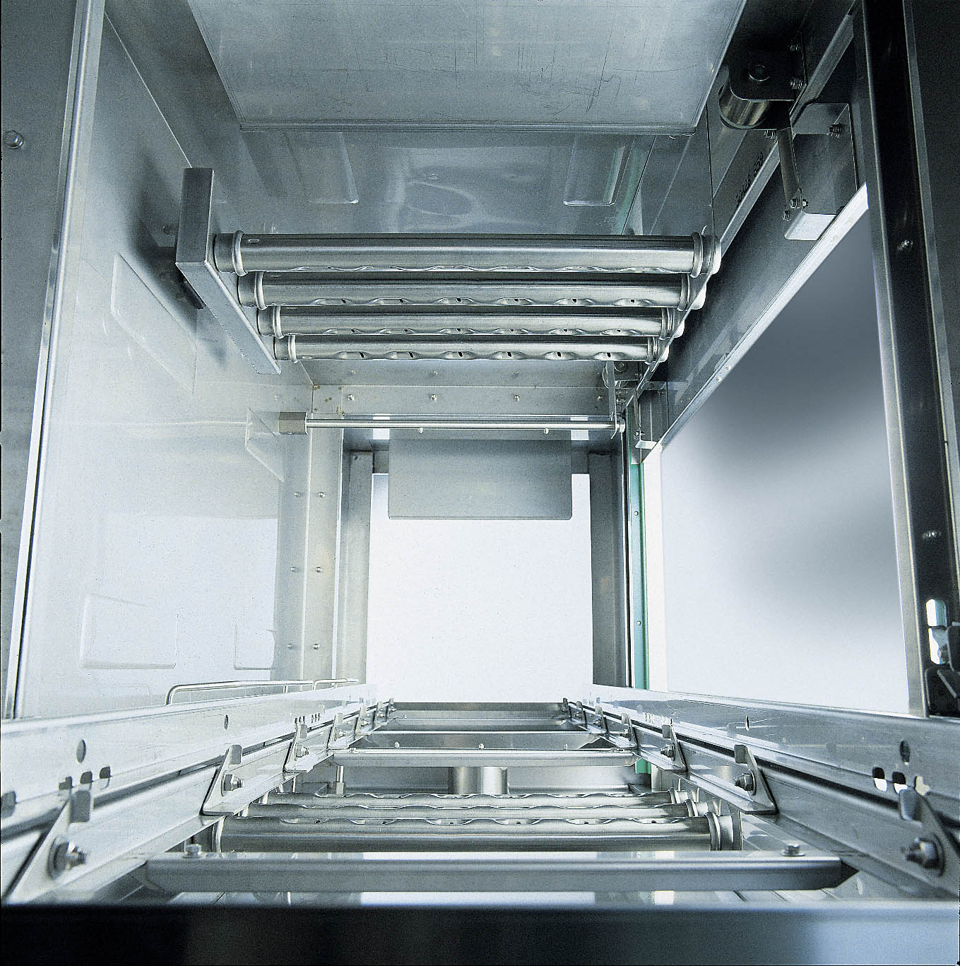 CONVEYOR DISHWASHER