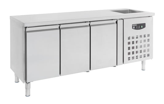 700 REFRIGERATED COUNTER SINK 3 DOORS
