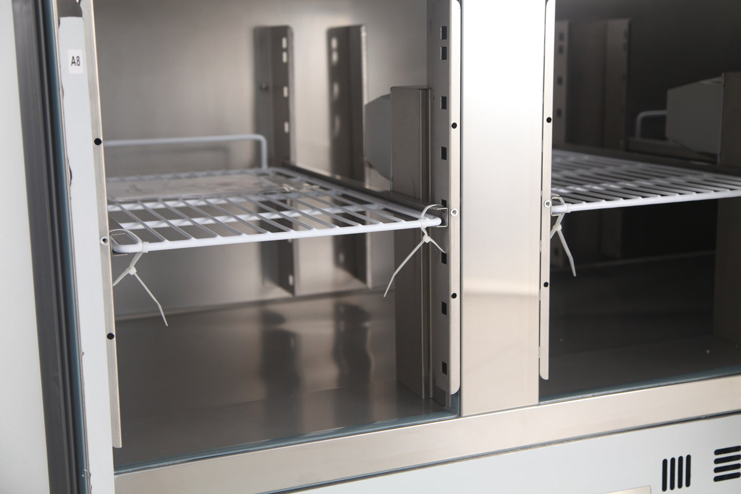 PIZZA COUNTER WITH GLASS 3 DOORS