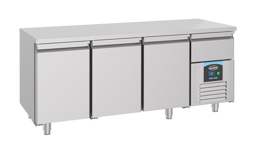 700 REFRIGERATED COUNTER 3 DOORS